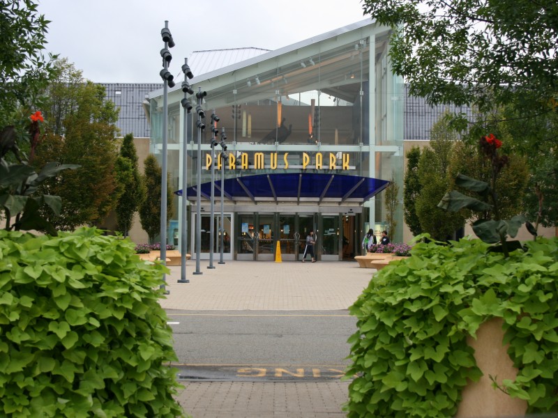 Our Theatres Pandora stores are located in Westfarms, Danbury Fair Mall, Westfield Trumbull, Stamford Town Center, The Westchester, Paramus Park Mall, Menlo Park Mall, Estimated: $33, - $49, a year Please note that all salary figures are approximations based upon .