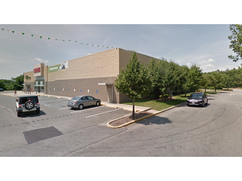 Clothes stores. Clothing store nearby