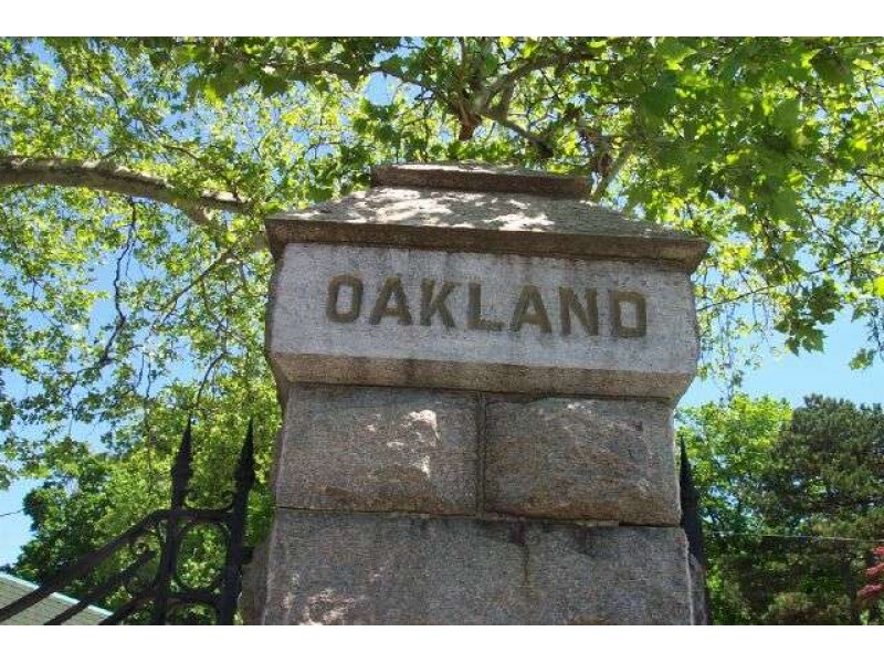 COME TO A MEMORIAL DAY CELEBRATIONSALUTE TO PATRIOTSAT OAKLAND