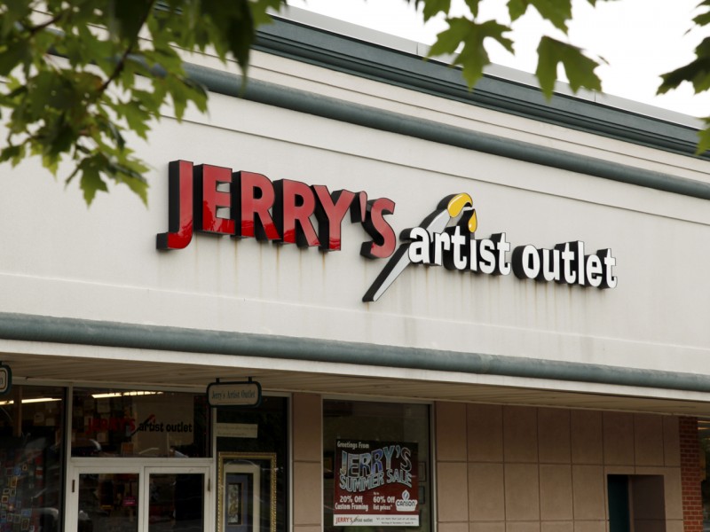 Police StrongArmed Robbery at Jerry's Artist Outlet