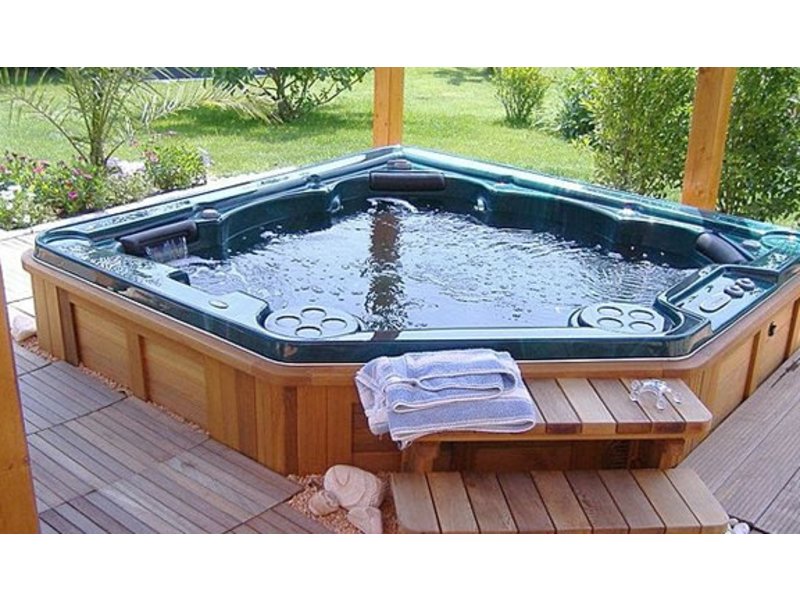 Soothe Yourself Into Sore Muscle Relief with a Hot Tub Patch