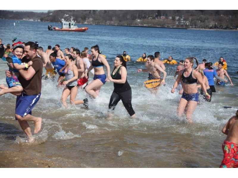Freezin' for a reason: Butler students take the plunge