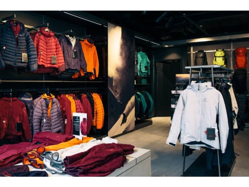 The 'virtual' mens' clothing firm Indochino created a store in Washington D.C. for a few days in early March of 2013 in the thriving downtown district