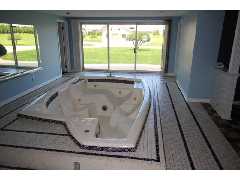 Wow! House 7Car Garage, Exercise Room, InDoor Hot Tub Romeoville