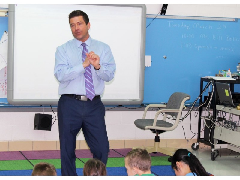 Popular Fox 32 Meteorologist Bill Bellis Visits Pleasantdale Elementary