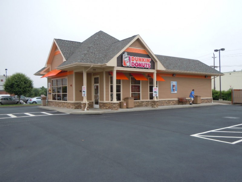 Dunkin’ Donuts Awards 100,000 to Local Scholarship Recipients