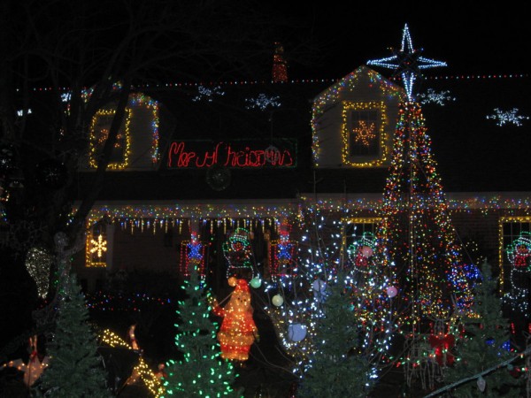 wilmette residents deck their house with 30 000 dancing wilmette residents deck their house with 30 000 dancing