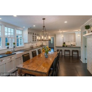 Look Inside $2.8M Home With Indoor Sports Court, Pool, Outdoor Kitchen, 7 Bedrooms and More