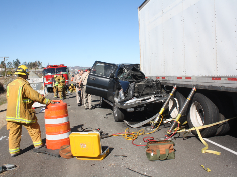 Man Dies in Crash With Big Rig on I15 at MurrietaTemecula Border