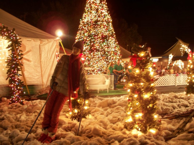 christmas lane lights display tradition draws crowds to christmas lane lights display tradition draws crowds to