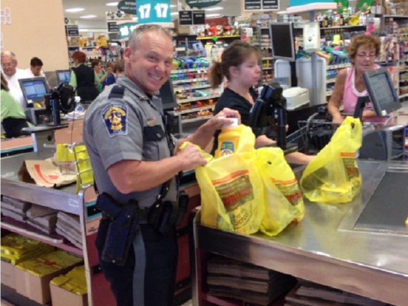 Manchester Police, Mayor Help Raise Hunger Awareness At ShopRite Event ...