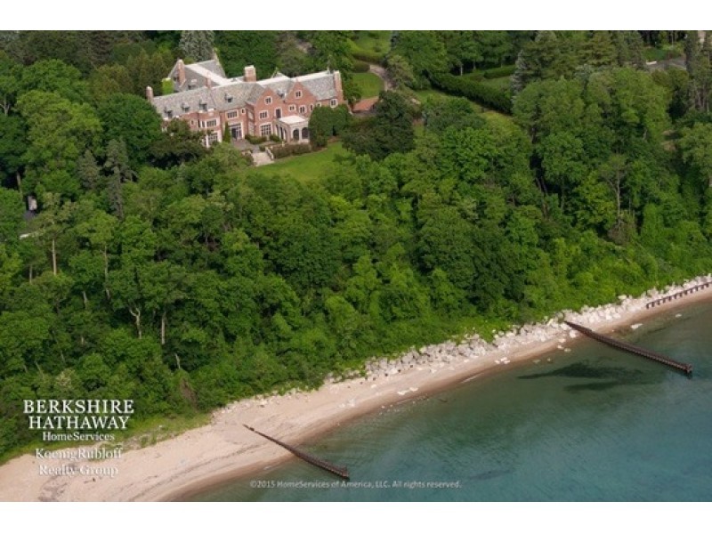 'Possibly Haunted' Schweppe Estate Can't Find a Buyer