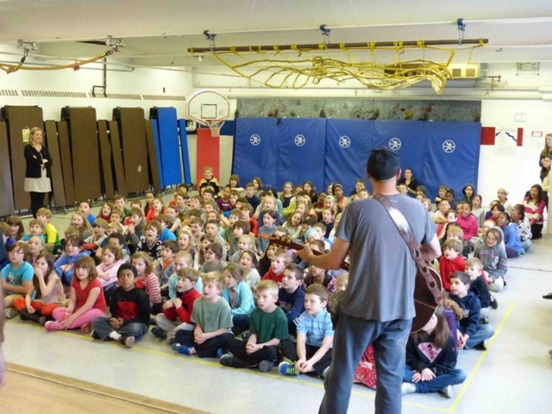 Dan Bern entertains students at Coffin School - Marblehead, MA Patch