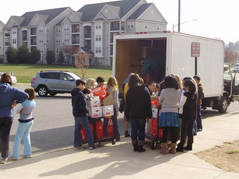Lorton Station Elementary Students Continue Tradition of Community