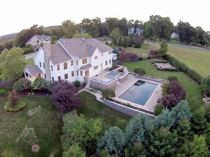 $920K Selling Price for 14-Room Jordan Court Colonial ...