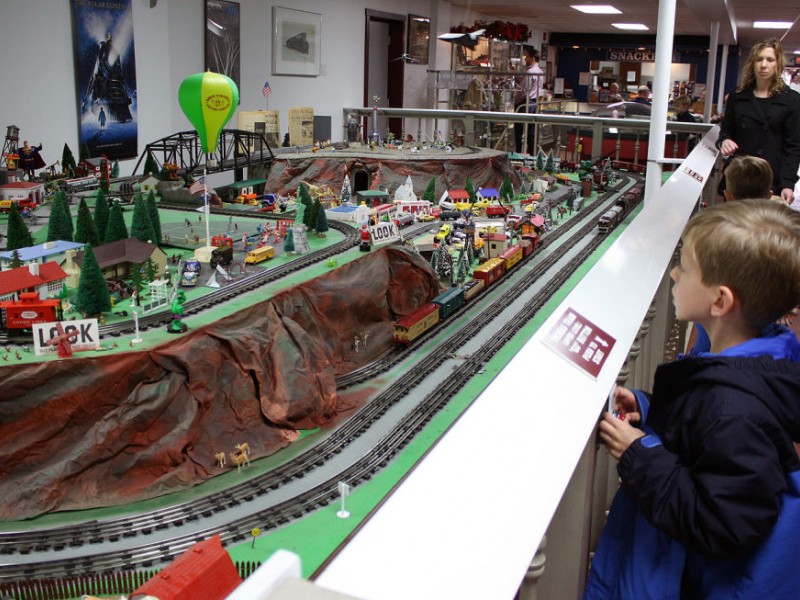 Holiday Train Show at Western PA Model Railroad Museum Takes Viewers ...