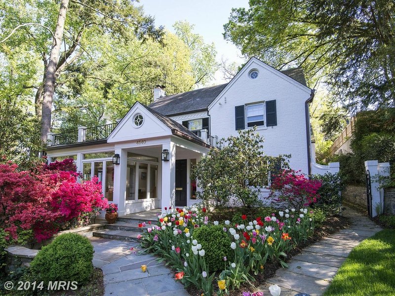 Beautiful Backyards wow' houses: beautiful backyards, media rooms, historic homes, new Beautiful Backyards wow' houses: beautiful backyards, media rooms, historic homes, new