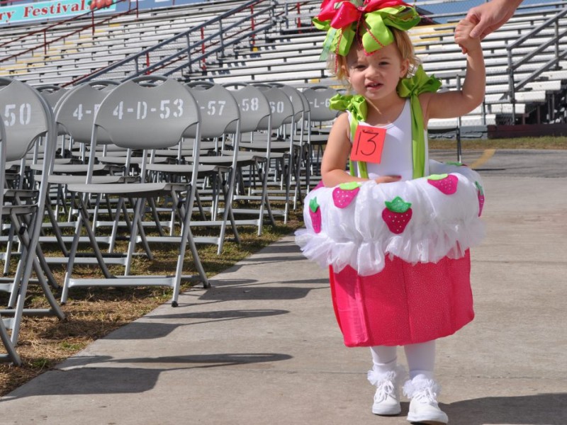 Florida Strawberry Festival Baby Parade Draws Kids, Costumes, Floats